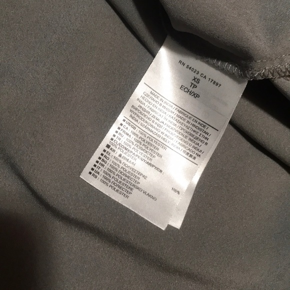 Banana Republic XS Gray button up - Picture 3 of 3